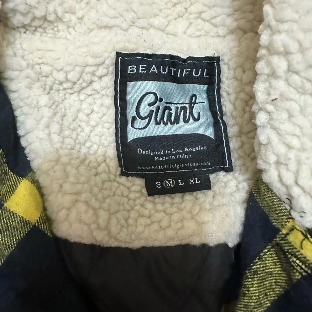 Beautiful Giant sweater - Picture 2 of 5
